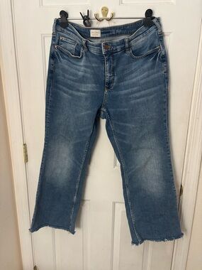 Pilcro Wide-Leg Cropped Jeans in Medium Wash Blue